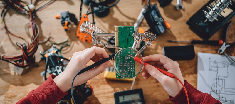 STEM Education: 3 Benefits of Using Engineering Kits for Learning